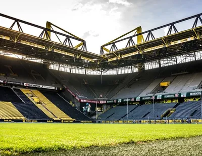 Парк Iduna сигнала. Футбольный стадион Borussia Дортмунда Редакционное Фото  - изображение насчитывающей поле, сидите: 206476271