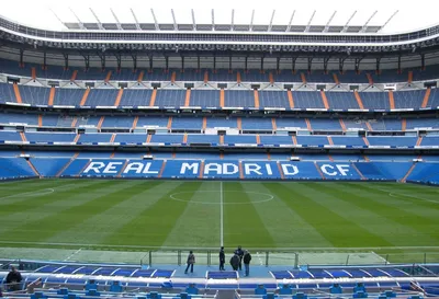 Стадион \"Сантьяго Бернабеу\" Реал Мадрид, Испания . – Стоковое редакционное  фото © DarioSz #161670452