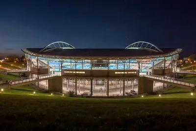 Арена Allianz - футбольный стадион - Мюнхен Германия Редакционное  Изображение - изображение насчитывающей разветвляя, строя: 127388745