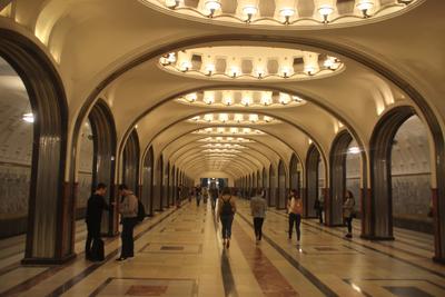 Три пары поженились на станции метро \"Маяковская\" в День России – Москва  24, 12.06.2022