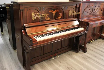Коричневое фортепиано