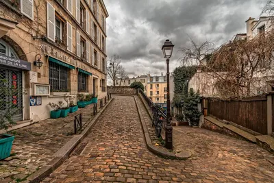 Старые узкие улочки Парижа. Франция Стоковое Изображение - изображение  насчитывающей тротуар, париж: 195329117