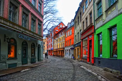 Рига, Латвия. Старые узкие улочки в Риге Стоковое Фото - изображение  насчитывающей европейско, зодчества: 171531182