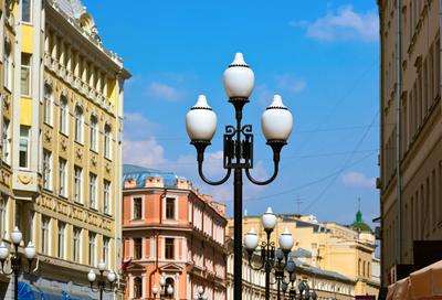 Книга \"Старый Арбат. Прогулки по центру Москвы С АВТОГРАФОМ\" Васькин А А -  купить книгу в интернет-магазине «Москва» ISBN: 978-5-227-10110-5, 1168105