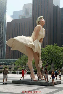 В Чикаго появились ноги Мэрилин Монро