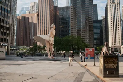 Статуя Мерилин Монро в Чикаго Редакционное Изображение - изображение  насчитывающей публика, город: 63434300