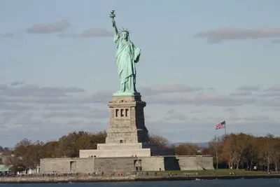 Статуя свободы на фоне небоскребов, США - обои для рабочего стола,  картинки, фото