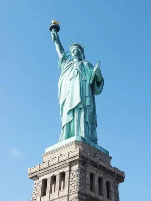 Статуя свободы и парусник стоковое изображение. изображение насчитывающей  достопримечательностью - 31649091