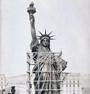 Статуя Свободы во Франции стала \"украинской\" - 24 Канал