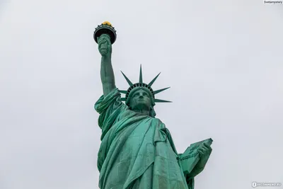 Статуя свободы NYC Нью-Йорка на острове свободы Национальный монумент и  музей статуи свободы Остров Gr статуи свободы Стоковое Изображение -  изображение насчитывающей зодчества, достопримечательностью: 130703899