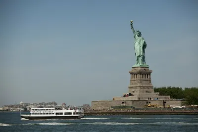 133 года назад в Нью-Йорк прибыла Статуя Свободы: история неофициального  символа США - ForumDaily
