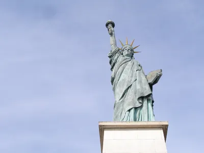 Статуя Свободы, Париж: где находится, фото, копии, история, отели рядом,  как добраться на Туристер.ру