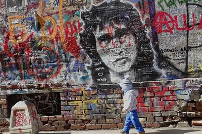 Новое граффити появится на стене Цоя на Арбате - Российская газета
