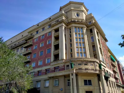 Как «стоквартирный дом» в Новосибирске прославился на весь мир - KP.RU