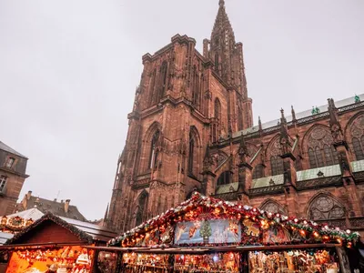 Strasbourg, France. Street cafe tables on winter street, Christmas time.  Alsace night scene with highlighted old buildings in tourisitic concept  Stock Photo - Alamy