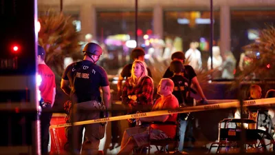 Число погибших в результате стрельбы в Лас-Вегасе возросло до 59 —  02.10.2017 — В мире на РЕН ТВ