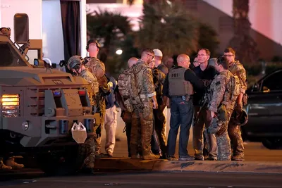 Крупнейший шутинг в истории США: в Лас-Вегасе убиты более 50 человек —  Новости — Teletype