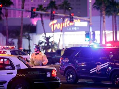 Жертвами стрельбы в Лас-Вегасе стали 58 человек. ВИДЕО, ФОТО