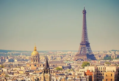 В Париже отказались от планов строительства у Эйфелевой башни