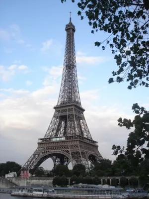 la tour Eiffel — Evilicio inc.