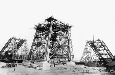 Dirty.ru - [колоризация] Строительство Эйфелевой башни, 1888 год, Париж На  тот момент смотровая площадка на нижнем уровне уже была открыта и принимала  посетителей http://amp.gs/KclO | Facebook