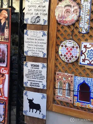 Традиционные Сувениры В Гранаде, Андалусии, Испания Фотография, картинки,  изображения и сток-фотография без роялти. Image 52555769