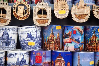Что привезти из Санкт-Петербурга: топ-10 сувениров, которым обрадуется  каждый | Вокруг Света