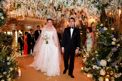 Джей Ло и платье за 27 миллионов: как выглядит свадьба за миллиард рублей,  которую российский олигарх устроил сыну: Личности: Ценности: Lenta.ru
