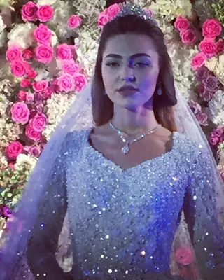Дочь предпринимателя Михаила Гуцериева вышла замуж в платье ливанского  модельера - Газета.Ru | Новости