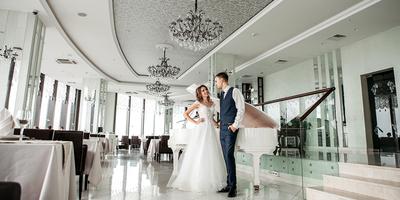 Свадебная фотосессия в интерьерах в Екатеринбурге — От 5 000 рублей.