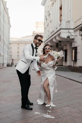 Свадебное платье из атласа Адора купить в Москве - свадебный салон Etna  Bride