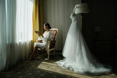 СВАДЕБНЫЙ САЛОН Москва on Instagram: “Полюбуемся на #невестаDIONI в нашем  любимом платье ⭐️Леда миди⭐️ ⠀ … | Невеста, Летние свадебные платья,  Свадебные фотографии