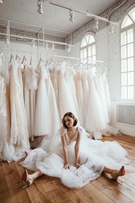 ✓ Свадебные платья 44-46 размера купить он-лайн в интернет-магазине Rassvet  Wedding ◈ Свадебные платья по цене от 7 000 руб.
