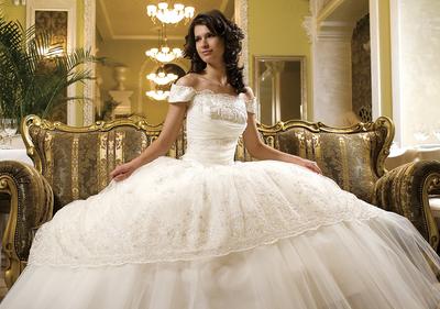 Купить атласное Свадебное платье-макси с вырезом каре (белое) в Нижнем  Новгороде в салоне платьев по выгодной цене