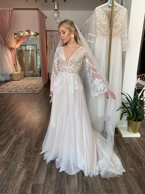 Нежное свадебное платье с вышивкой артикул 202448 цвет бежевый👗 напрокат 9  000 ₽ ⭐ купить 40 000 ₽ в Санкт-Петербурге