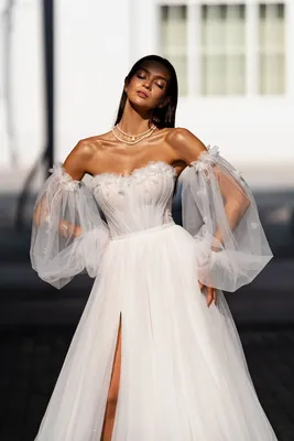 Стильное свадебное платье с вырезом на ноге артикул 211417 цвет белый👗  напрокат 7 900 ₽ ⭐ купить 40 000 ₽ в Казани