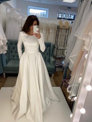 Свадебное платье с глубоким декольте артикул 226277 цвет белый👗 напрокат  12 000 ₽ ⭐ купить 44 000 ₽ в Красноярске