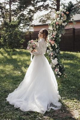 свадебное платье с v образным вырезом артикул 209760 цвет белый👗 напрокат  6 000 ₽ ⭐ купить 90 000 ₽ в Красноярске