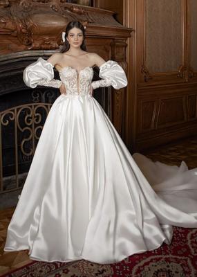 Роскошное свадебное платье на тонких бретелях купить в Москве