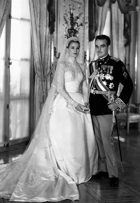 Культовые свадебные платья знаменитостей: фото самых известных свадебных  нарядов звезд и королевских особ
