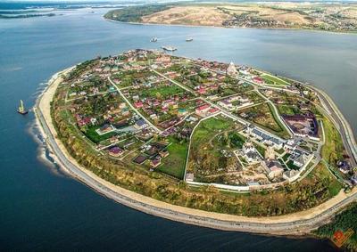Остров - град Свияжск близ Казани.