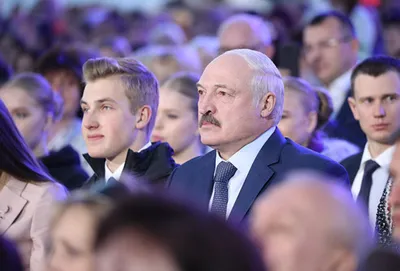 Барвиха Life - «Белорусский принц» Николай Лукашенко, младший сын  президента страны, перевелся в одно из самых элитных образовательных  учреждений в Москве. И школу выбрали с говорящим названием «Президент».  Находится она в элитном