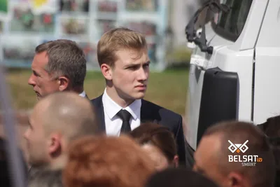 15-летний сын Лукашенко сопровождал отца в бронежилете и с автоматом