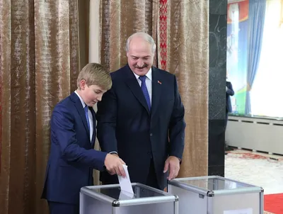 Младший сын Лукашенко \"пристыковал\" \"Союз МС\" к МКС