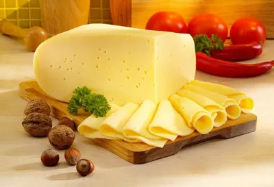 WSJ: в Италии сыровары начали “чипировать” сыр пармезан - KP.RU