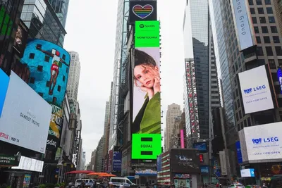 NYC: See Yourself on a Times Square Billboard for 24 Hours | GetYourGuide