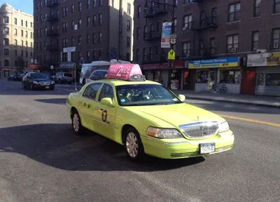 Такси Нью-Йорка широко признанных значки города. Редакционное Фотография -  изображение насчитывающей воплощения, манхэттен: 175740057