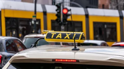 Компания Opel начала выпуск такси на базе Insignia. Как вам?