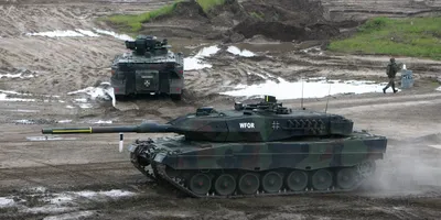 Зеленский попросил у Германии танки — РБК