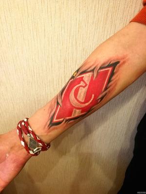 Бузова опубликовала в Instagram фото татуировки с ней в форме \"Спартака\"